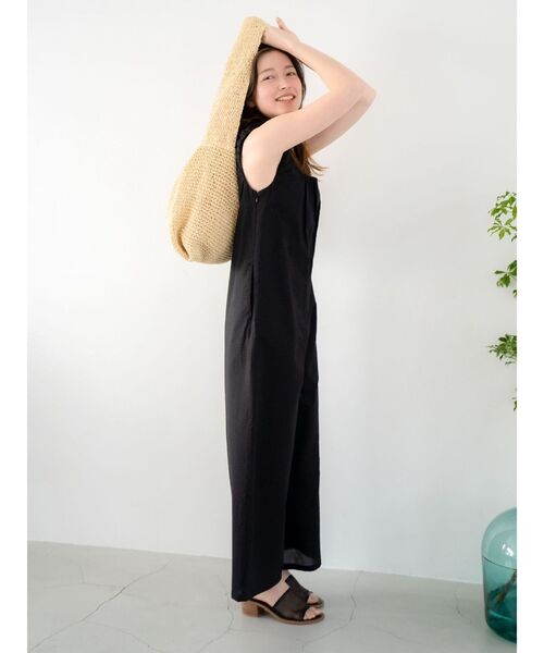 Ungrid(アングリッド)の「スクエアネックギャザーデザインロンパース(つなぎ/オールインワン・レディース・グリーン系その他/ブラック/アイボリー・SMALL/MEDIUM)」の11枚目の写真