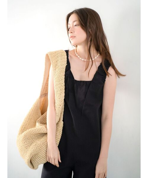 Ungrid(アングリッド)の「スクエアネックギャザーデザインロンパース(つなぎ/オールインワン・レディース・グリーン系その他/ブラック/アイボリー・SMALL/MEDIUM)」の12枚目の写真