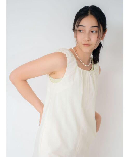 Ungrid(アングリッド)の「スクエアネックギャザーデザインロンパース(つなぎ/オールインワン・レディース・グリーン系その他/ブラック/アイボリー・SMALL/MEDIUM)」の18枚目の写真