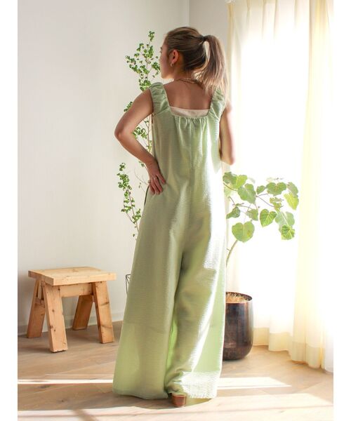 Ungrid(アングリッド)の「スクエアネックギャザーデザインロンパース(つなぎ/オールインワン・レディース・グリーン系その他/ブラック/アイボリー・SMALL/MEDIUM)」の22枚目の写真