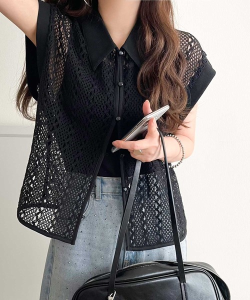 品の良さ漂う、大人カジュアル。クロシェ風レース素材衿付きフレンチスリーブシャツブラウス