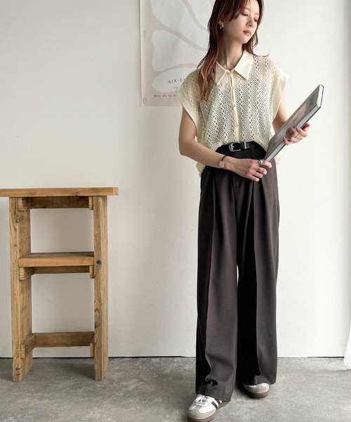 品の良さ漂う、大人カジュアル。クロシェ風レース素材衿付きフレンチスリーブシャツブラウス