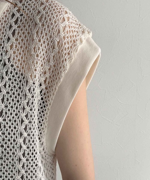 品の良さ漂う、大人カジュアル。クロシェ風レース素材衿付きフレンチスリーブシャツブラウス