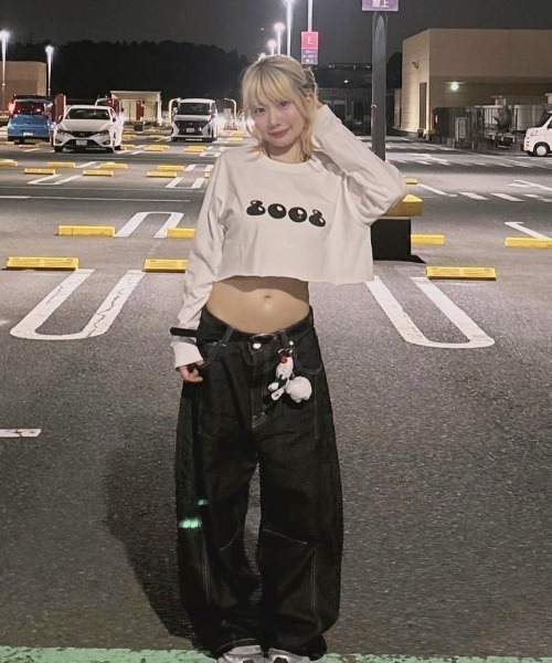 JilLA(ジルア)の「8008Number Long Sleeve T-shirt / 8008ナンバーロゴロングスリーブショート丈Tシャツ(Tシャツ/カットソー・レディース・ブラック/ホワイト・L/M/XL)」の13枚目の写真