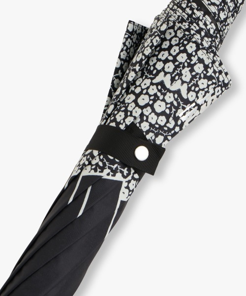 ANNA SUI（アナスイ）の「フラワー＆バタフライプリント晴雨兼用傘(1段スライドショート傘)（長傘・レディース・ブラック/ピンク/サックスブルー・FREE）」の6枚目の写真