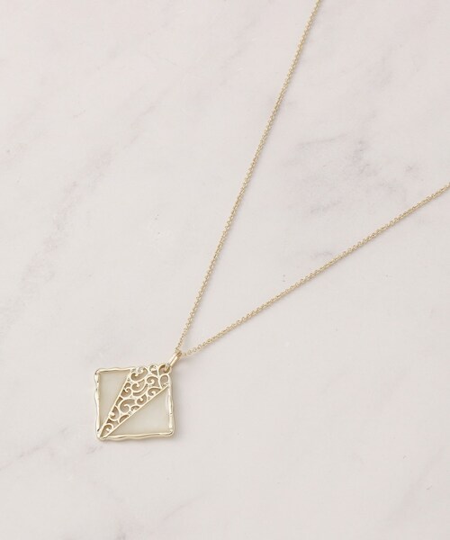 SHOO・LA・RUE（シューラルー）の「スクエアエポカラーモチーフネックレス（ネックレス・レディース・ピンク/アイボリー/ライトグリーン・00）」の2枚目の写真