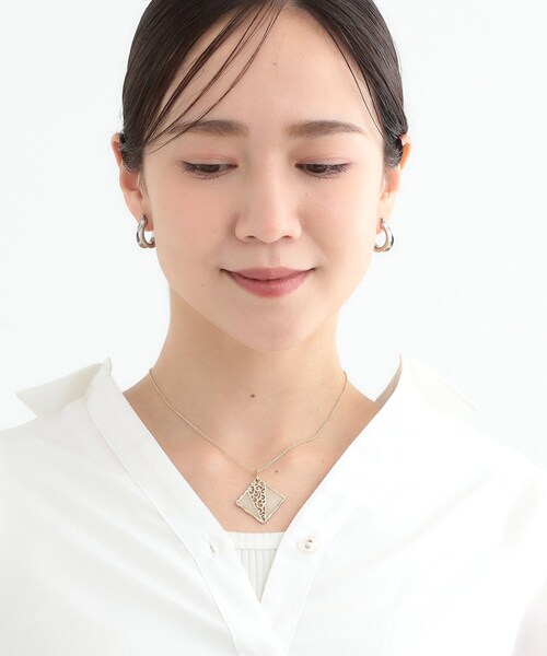 SHOO・LA・RUE（シューラルー）の「スクエアエポカラーモチーフネックレス（ネックレス・レディース・ピンク/アイボリー/ライトグリーン・00）」の8枚目の写真