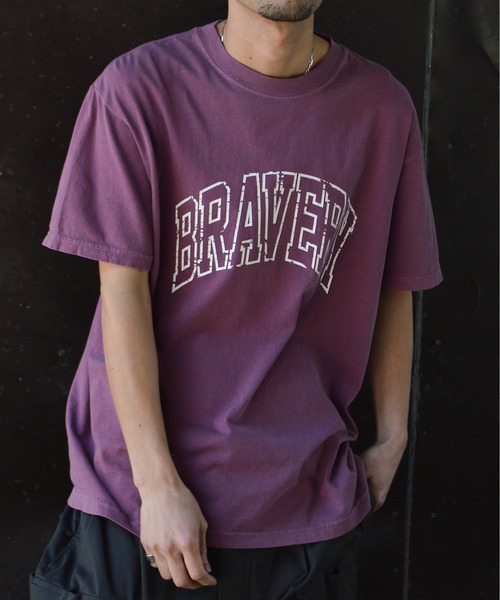 MODISH GAZE(モディシュガゼ)の「ピグメントアーチロゴTシャツ(BRAVERY)(Tシャツ/カットソー・メンズ・スミクロ/バーガンディー/アイボリー・LARGE/MEDIUM)」の2枚目の写真
