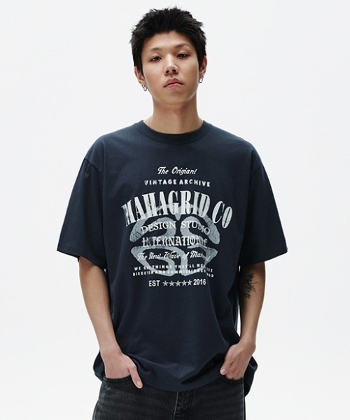 MAHAGRID(マハグリッド)の「『mahagrid/マハグリッド』 ARCHIVE LOGO TEE /アーカイブロゴ 半袖Tシャツ(Tシャツ/カットソー・メンズ・ホワイト/ネイビー/ブラック・M/L)」の5枚目の写真