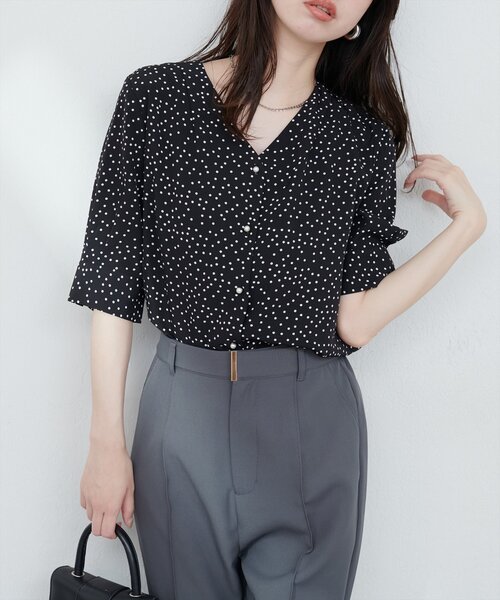 CHANEL パールボタン　ブラウス　5\10 配送です。 セール】パール釦Vネック5分袖ブラウス（シャツ/ブラウス