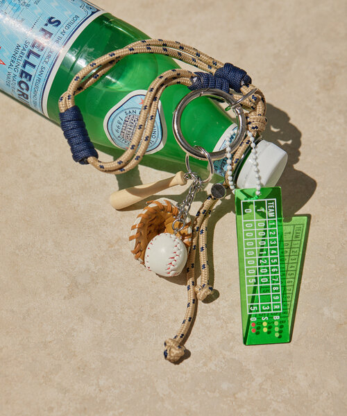 ear PAPILLONNER（イアパピヨネ）の「【インフルエンサーouchi企画】私を野球に連れてってストラップ（チャーム・レディース・サンドベージュ/レッド・FREE）」の7枚目の写真