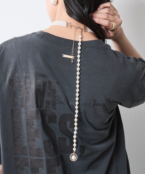 CHIC STYLE(シックスタイル)の「後チャーム付3連パール調ネックレス(長め設計) シックスタイル(ネックレス・レディース・アイボリー系・FREE)」の9枚目の写真
