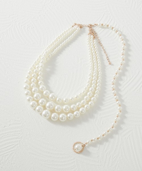 CHIC STYLE(シックスタイル)の「後チャーム付3連パール調ネックレス(長め設計) シックスタイル(ネックレス・レディース・アイボリー系・FREE)」の11枚目の写真