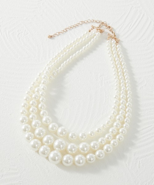 CHIC STYLE(シックスタイル)の「後チャーム付3連パール調ネックレス(長め設計) シックスタイル(ネックレス・レディース・アイボリー系・FREE)」の12枚目の写真