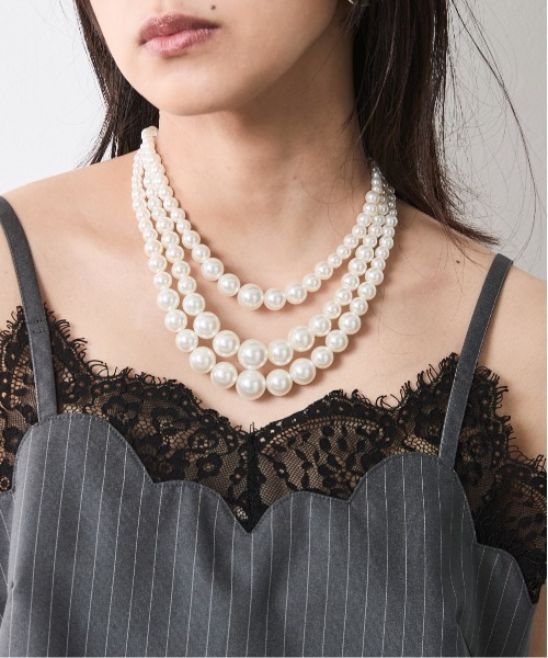 CHIC STYLE(シックスタイル)の「後チャーム付3連パール調ネックレス(長め設計) シックスタイル(ネックレス・レディース・アイボリー系・FREE)」の17枚目の写真