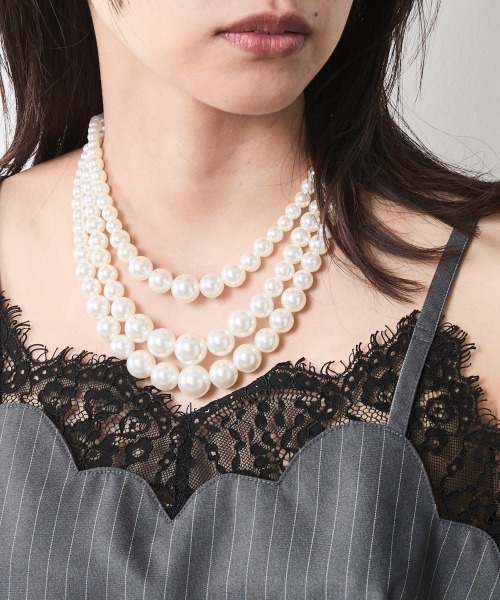 CHIC STYLE(シックスタイル)の「後チャーム付3連パール調ネックレス(長め設計) シックスタイル(ネックレス・レディース・アイボリー系・FREE)」の18枚目の写真