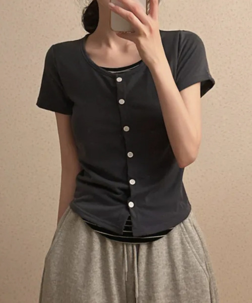 VIVID LADY(ビビッドレディー)の「レイヤード風カーディガン Tシャツ 半袖(Tシャツ/カットソー・レディース・チャコールグレー/ブラック/ネイビー・FREE)」の11枚目の写真