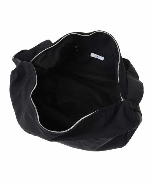 a.v.v（アーヴェヴェ）の「【撥水/ユニセックス】ショルダーバッグ（ショルダーバッグ・メンズ・ブラック/ライトグレー・46）」の3枚目の写真