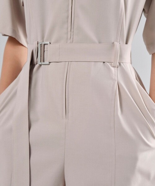 UNITED TOKYO（ユナイテッドトウキョウ）の「ハーフSLVイージージャンプスーツ｜細見え/ウォッシャブル/防シワ/抗ピリング/接触冷感/UV対策/吸汗速乾/ストレッチ/半袖（つなぎ/オールインワン・レディース・ブラック/ライトベージュ・1/2）」の6枚目の写真