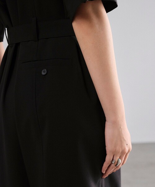 UNITED TOKYO（ユナイテッドトウキョウ）の「ハーフSLVイージージャンプスーツ｜細見え/ウォッシャブル/防シワ/抗ピリング/接触冷感/UV対策/吸汗速乾/ストレッチ/半袖（つなぎ/オールインワン・レディース・ブラック/ライトベージュ・1/2）」の21枚目の写真