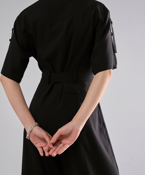 UNITED TOKYO（ユナイテッドトウキョウ）の「ハーフSLVイージージャンプスーツ｜細見え/ウォッシャブル/防シワ/抗ピリング/接触冷感/UV対策/吸汗速乾/ストレッチ/半袖（つなぎ/オールインワン・レディース・ブラック/ライトベージュ・1/2）」の22枚目の写真