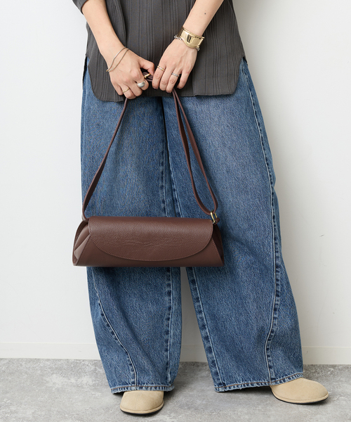 AULENTTI（オウレンティ）の「《追加》【AULENTTI/オウレンティ】ツツガタBAG ST-SS23-Y02MOD-DO（ショルダーバッグ・レディース・ブラック/ブラウン・FREE）」の6枚目の写真