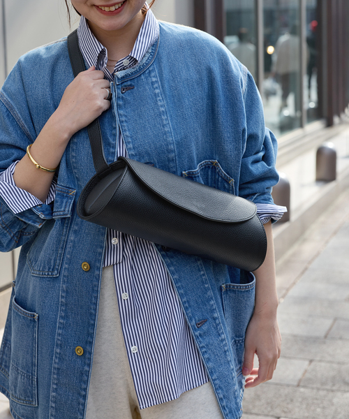 AULENTTI（オウレンティ）の「《追加》【AULENTTI/オウレンティ】ツツガタBAG ST-SS23-Y02MOD-DO（ショルダーバッグ・レディース・ブラック/ブラウン・FREE）」の20枚目の写真