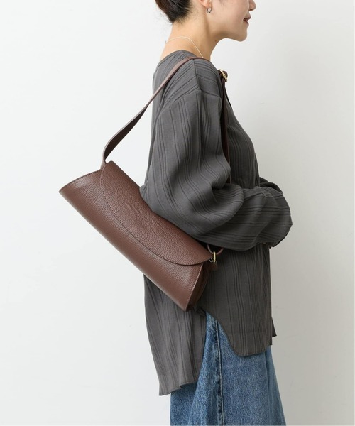 AULENTTI（オウレンティ）の「《追加》【AULENTTI/オウレンティ】ツツガタBAG ST-SS23-Y02MOD-DO（ショルダーバッグ・レディース・ブラック/ブラウン・FREE）」の2枚目の写真