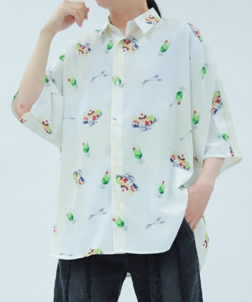 完売品❤️25SS LalliaMu ジオメタリックプリントブラウス 半袖 完売品❤️25SS LalliaMu ジオメタリックプリントブラウス 半袖
