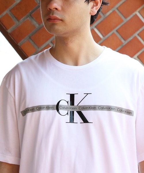 Calvin Klein(カルバン・クライン)の「Calvin Klein ロゴ半袖Tシャツ(Tシャツ/カットソー・メンズ・ブラック/ホワイト系その他/ブルー系その他/ワイン・SMALL/MEDIUM/LARGE/X-LARGE)」の15枚目の写真