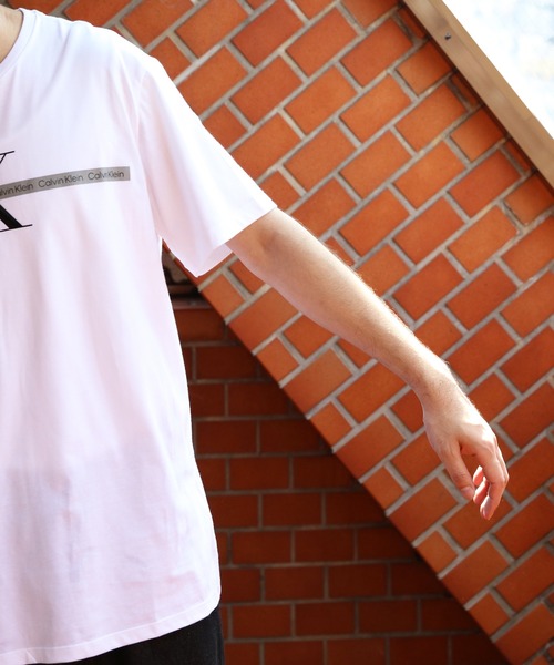 Calvin Klein(カルバン・クライン)の「Calvin Klein ロゴ半袖Tシャツ(Tシャツ/カットソー・メンズ・ブラック/ホワイト系その他/ブルー系その他/ワイン・SMALL/MEDIUM/LARGE/X-LARGE)」の16枚目の写真
