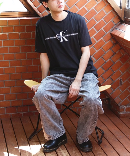 Calvin Klein(カルバン・クライン)の「Calvin Klein ロゴ半袖Tシャツ(Tシャツ/カットソー・メンズ・ブラック/ホワイト系その他/ブルー系その他/ワイン・SMALL/MEDIUM/LARGE/X-LARGE)」の5枚目の写真