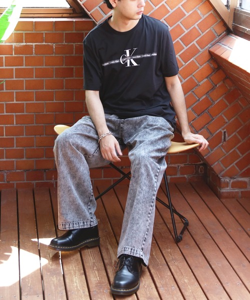 Calvin Klein(カルバン・クライン)の「Calvin Klein ロゴ半袖Tシャツ(Tシャツ/カットソー・メンズ・ブラック/ホワイト系その他/ブルー系その他/ワイン・SMALL/MEDIUM/LARGE/X-LARGE)」の6枚目の写真