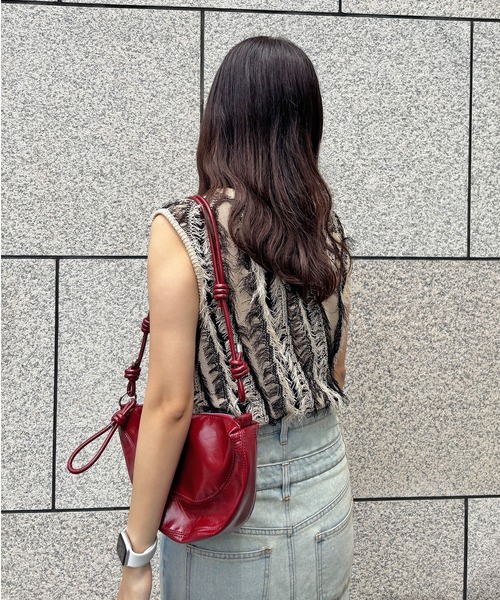 ISOOK（アイスー）の「【ISOOK / アイスー】ウェーブフリンジニットベスト / サマーニット ニットタンク ノースリーブ タンクトップ クルーネック ショート丈 クロップド丈 短丈 麻タッチ アイボリー ブラック ブラウン 白黒 茶ZOZOTOWN限定（タンクトップ・レディース・ブラウン/アイボリー・FREE）」の19枚目の写真