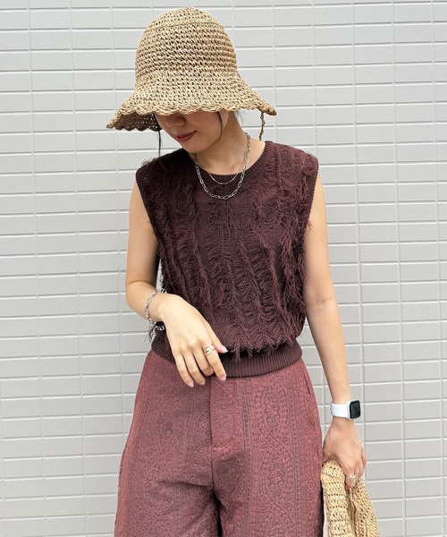 ISOOK（アイスー）の「【ISOOK / アイスー】ウェーブフリンジニットベスト / サマーニット ニットタンク ノースリーブ タンクトップ クルーネック ショート丈 クロップド丈 短丈 麻タッチ アイボリー ブラック ブラウン 白黒 茶ZOZOTOWN限定（タンクトップ・レディース・ブラウン/アイボリー・FREE）」の7枚目の写真