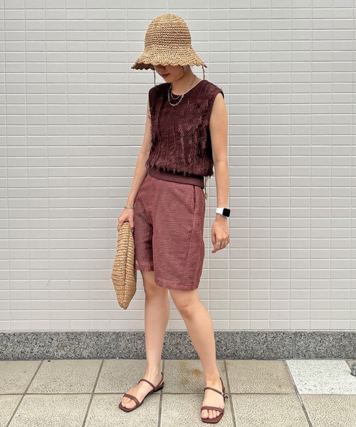 ISOOK（アイスー）の「【ISOOK / アイスー】ウェーブフリンジニットベスト / サマーニット ニットタンク ノースリーブ タンクトップ クルーネック ショート丈 クロップド丈 短丈 麻タッチ アイボリー ブラック ブラウン 白黒 茶ZOZOTOWN限定（タンクトップ・レディース・ブラウン/アイボリー・FREE）」の8枚目の写真