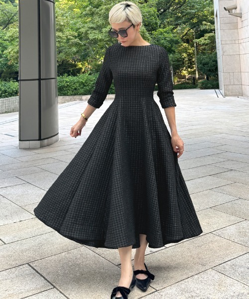 JENNE 長袖フレアワンピース ブラック サイズS JENNE 長袖ワンピース S 美シルエット 長袖フレアワンピース｜JENNE