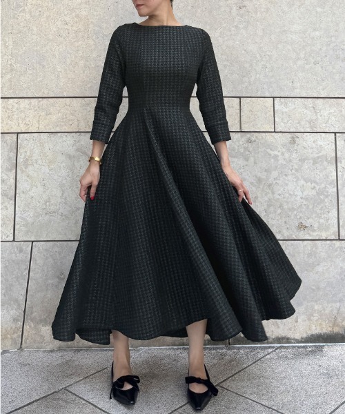 最終値下　新品TOBECHIC フレアワンピース40 定価68200円 新品TOBECHIC フレアワンピース40 定価68200円 レディース - BWPEOPLE