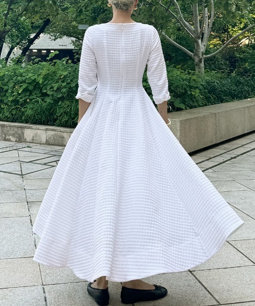 最終値下　新品TOBECHIC フレアワンピース40 定価68200円 トゥービーシック ワンピース40 袖取り外し可能フレアー 白黒 - メルカリ