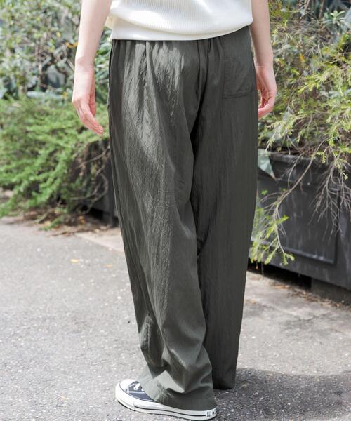 FORK&SPOON（フォークアンドスプーン）の「FORK&SPOON　レーヨンナイロンイージーパンツ（その他パンツ・レディース・ブラック/カーキ/キャメル・1/2）」の3枚目の写真