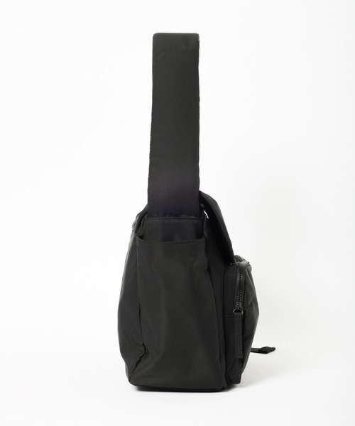 melitum 撥水ナイロンメッセンジャーバッグ 黒 カラビナ付き PACKING / LIGHT MESSENGER BLACK PA-047 パッキング