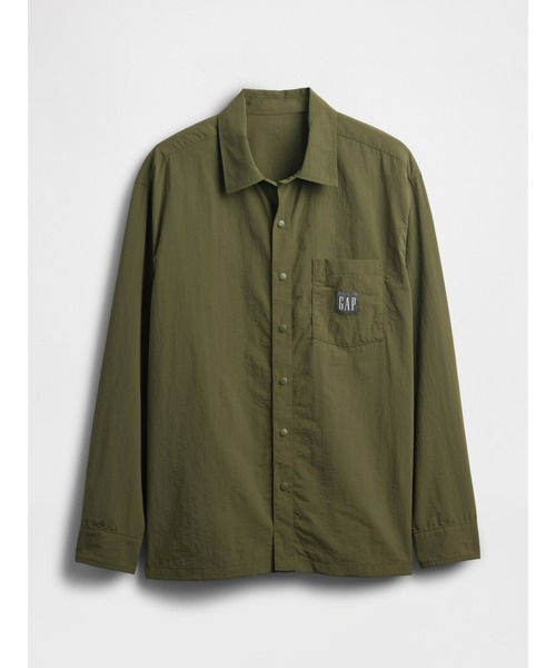 GAP（ギャップ）の「リサイクル素材100% オーバーサイズ ナイロンシャツ（シャツ/ブラウス・メンズ・ネイビー/ブラック/カーキ・XS/S/M/L/XL）」の15枚目の写真