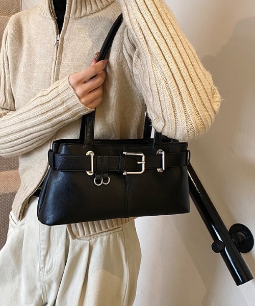 Mejoul(メジュール)の「フェイクレザーベルトデザインミニバッグ(ショルダーバッグ・レディース・ブラウン/ブラック/キャメル・F)」の6枚目の写真