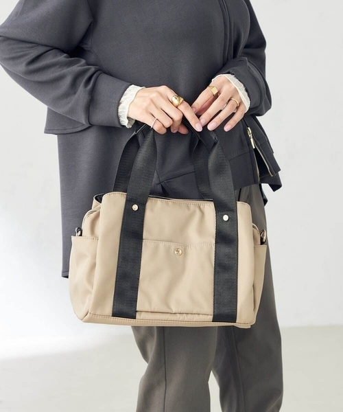 a.v.v（アーヴェヴェ）の「【2WAY】10ポケットバッグ（ショルダーバッグ・レディース・ブラック/ベージュ/ゴールド・38）」の17枚目の写真