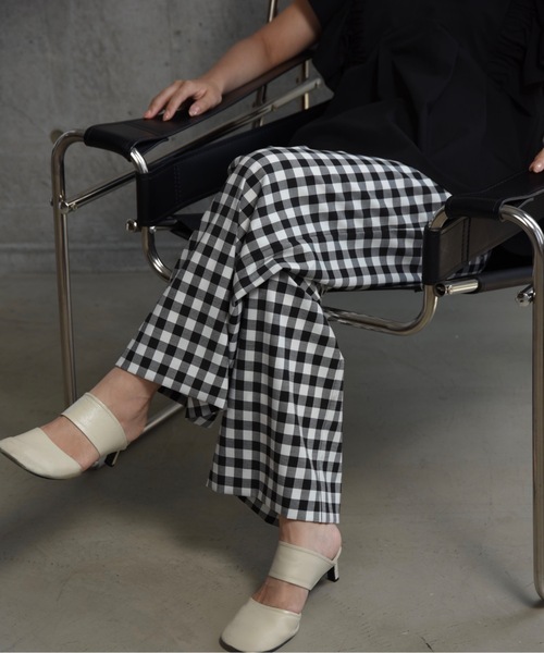 I_am(アイアム)の「gingham check straight tuck pants / ギンガムチェックストレートタックパンツ(その他パンツ・レディース・ベージュ/ホワイト・X-SMALL/SMALL)」の9枚目の写真