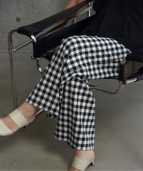 I_am(アイアム)の「gingham check straight tuck pants / ギンガムチェックストレートタックパンツ(その他パンツ・レディース・ベージュ/ホワイト・X-SMALL/SMALL)」の8枚目の写真