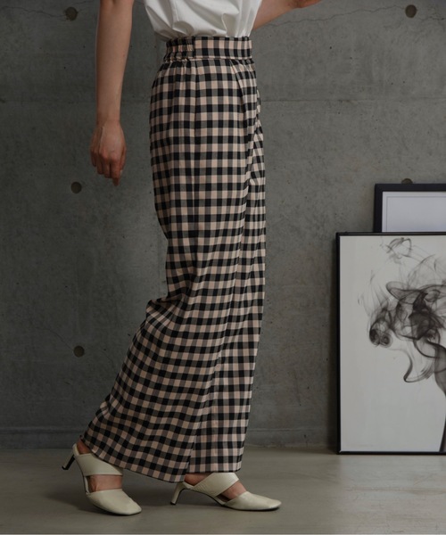 I_am(アイアム)の「gingham check straight tuck pants / ギンガムチェックストレートタックパンツ(その他パンツ・レディース・ベージュ/ホワイト・X-SMALL/SMALL)」の10枚目の写真