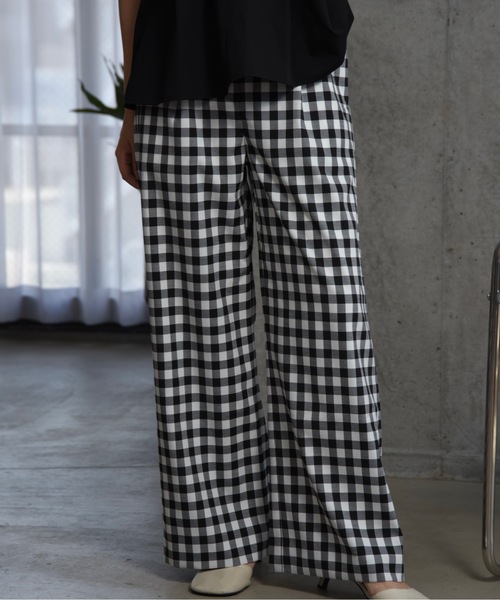 I_am(アイアム)の「gingham check straight tuck pants / ギンガムチェックストレートタックパンツ(その他パンツ・レディース・ベージュ/ホワイト・X-SMALL/SMALL)」の4枚目の写真