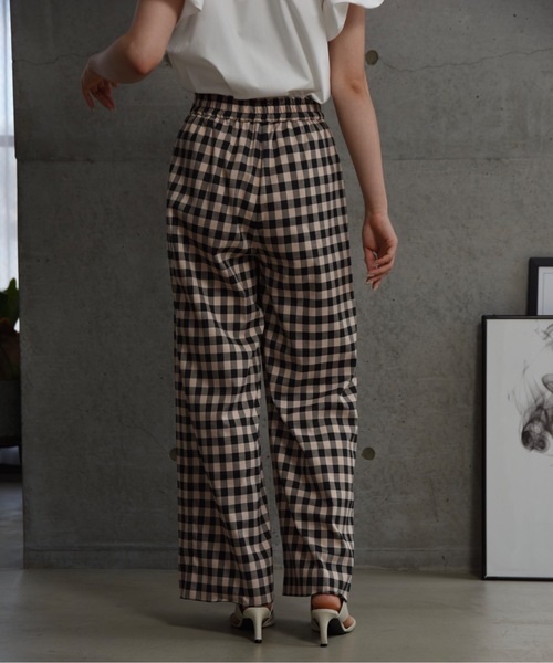 I_am(アイアム)の「gingham check straight tuck pants / ギンガムチェックストレートタックパンツ(その他パンツ・レディース・ベージュ/ホワイト・X-SMALL/SMALL)」の11枚目の写真