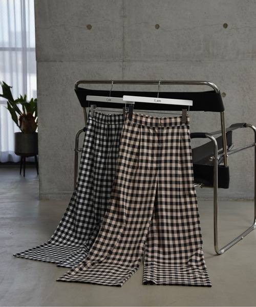 I_am(アイアム)の「gingham check straight tuck pants / ギンガムチェックストレートタックパンツ(その他パンツ・レディース・ベージュ/ホワイト・X-SMALL/SMALL)」の3枚目の写真